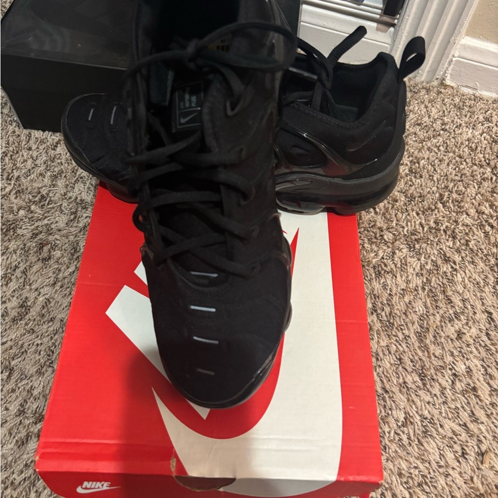 Nike Men’s Black VaporMax Plus Sneakers